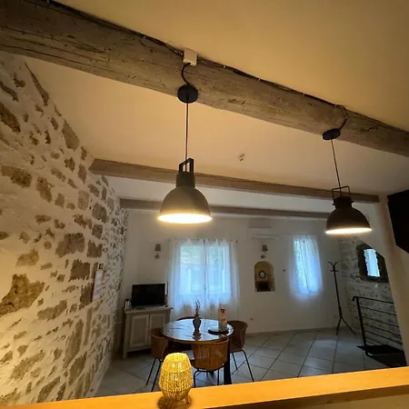 Casa vacanze Charming House In With Garage And Patio