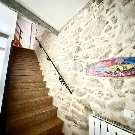 Charming House In With Garage And Patio Hébergement de vacances *