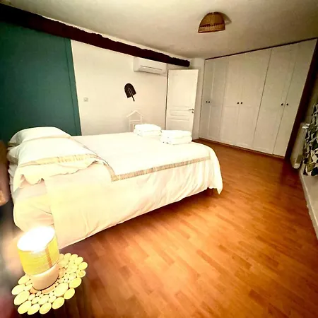 Hébergement de vacances Charming House In With Garage And Patio *
